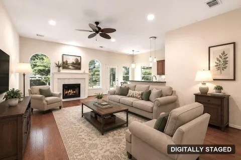 Living room, digitally staged (digitally staged)